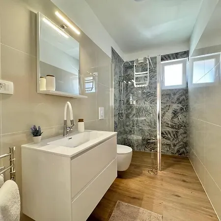Goldie Vista Krk Apartmán *